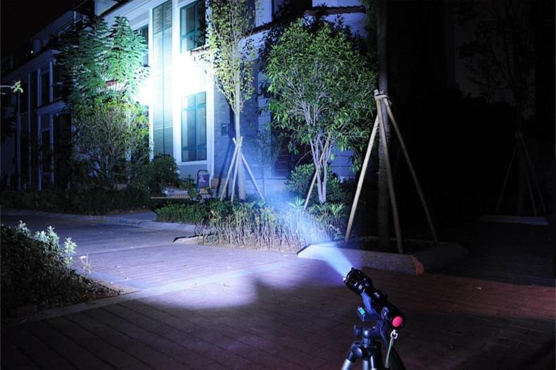 LED flashlight - 900 lumens - USB rechargeable with bike mount - MCE220