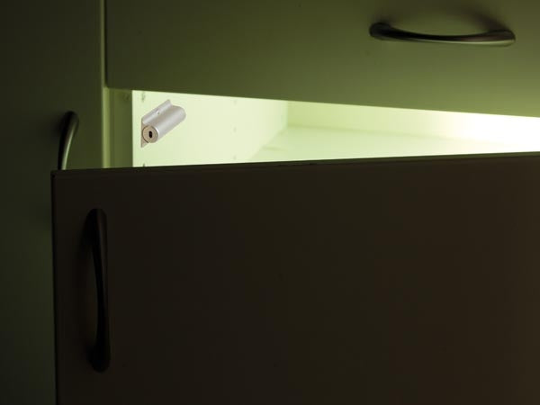 Capteur marche/arrêt pour porte de placard - 12 volts