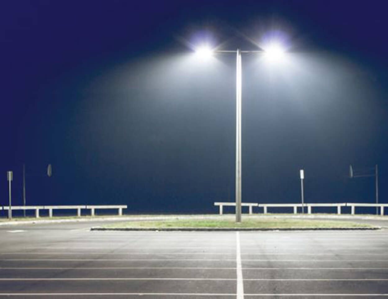 Lampadaire LED - 100 W - 2000 lumens - panneau solaire - télécommande - détecteur de luminosité et de mouvement