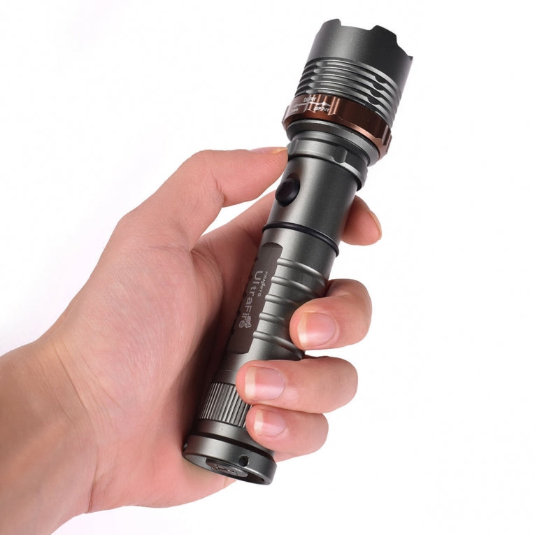 Lampe torche LED 6000 lumens 17 cm - XML ​​- T6