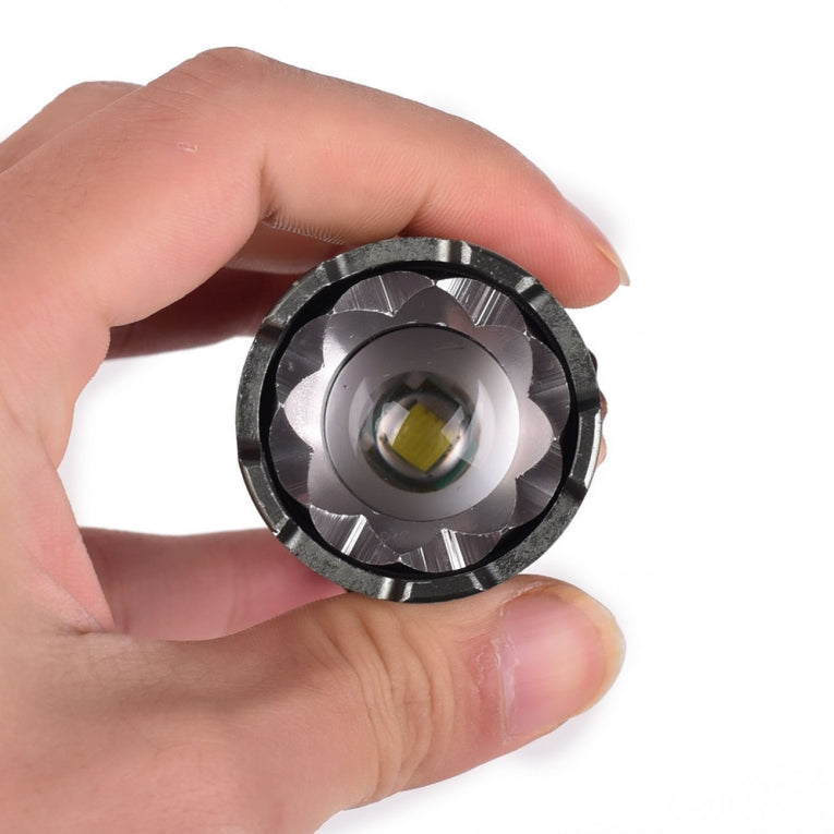 Lampe torche LED 6000 lumens 17 cm - XML ​​- T6