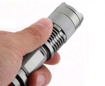 Torch LED 300 Lumens zaklamp mini silver 9,3 CM
